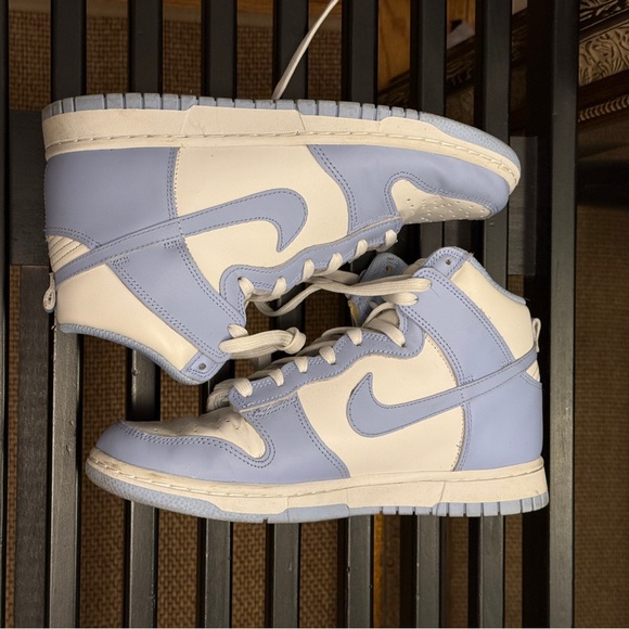 Nike Dunk High Sneakers in Pastel Blue and White - Picture 6 of 8